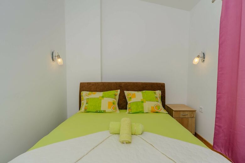Paradise Bay Apartments