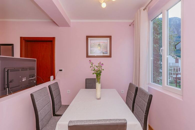 Paradise Bay Apartments