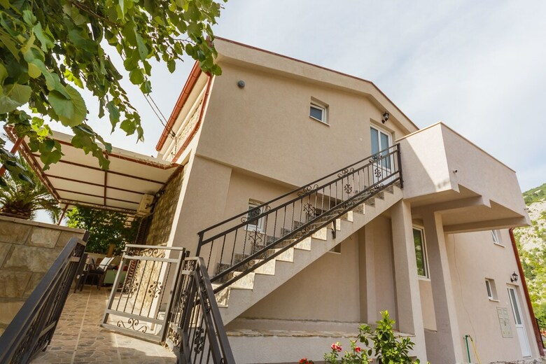Paradise Bay Apartments