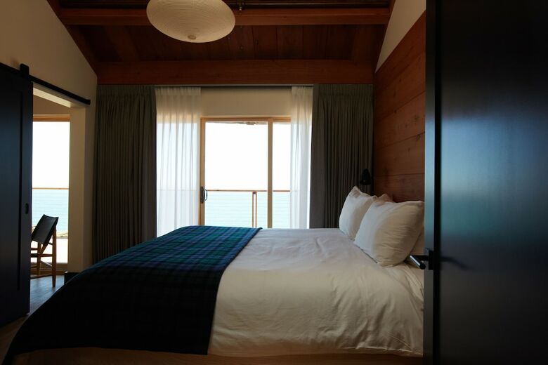 Hotel Timber Cove Resort
