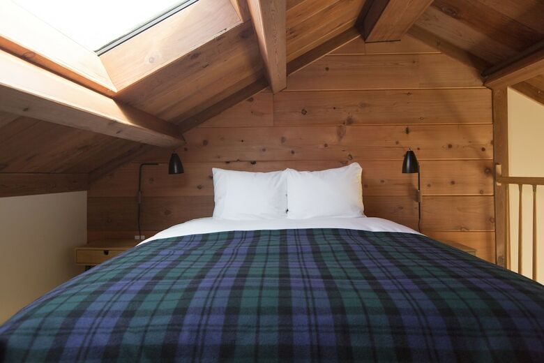 Hotel Timber Cove Resort