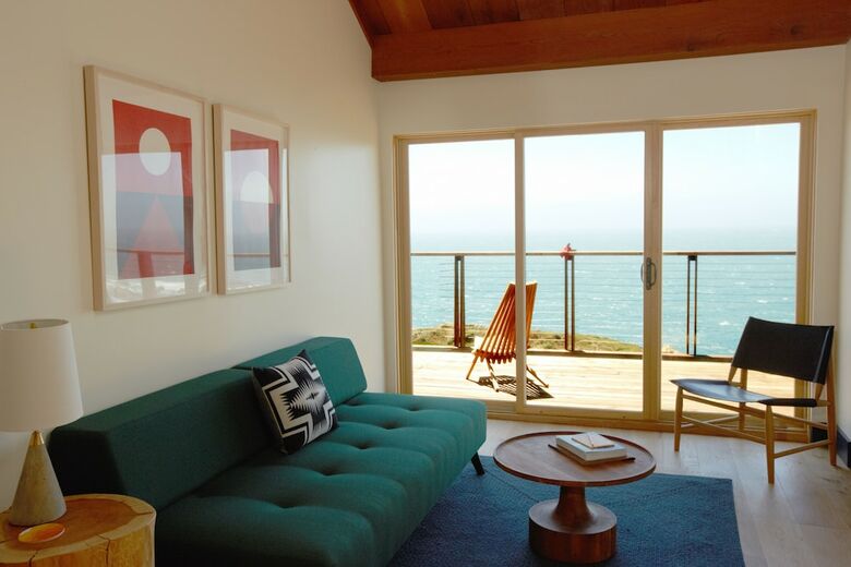 Hotel Timber Cove Resort