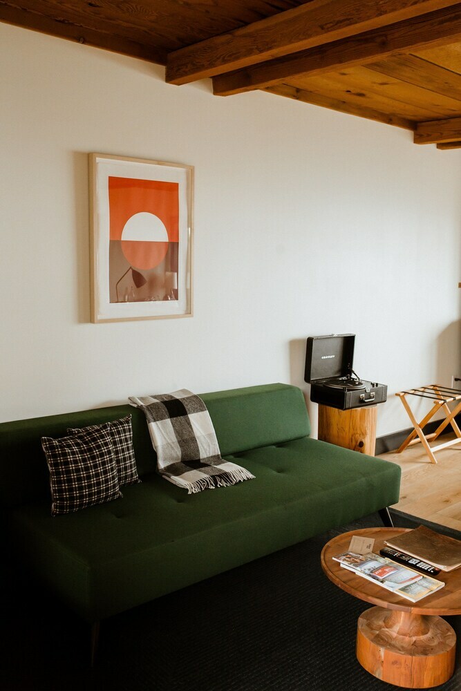 Hotel Timber Cove Resort