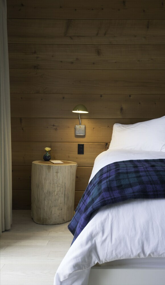 Hotel Timber Cove Resort