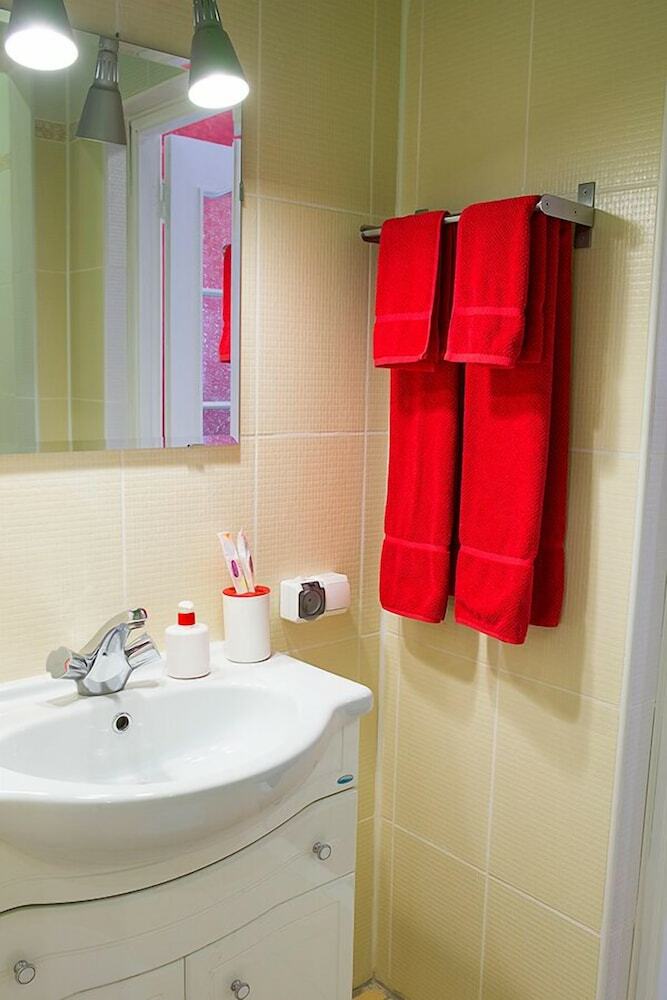 Red Hotel