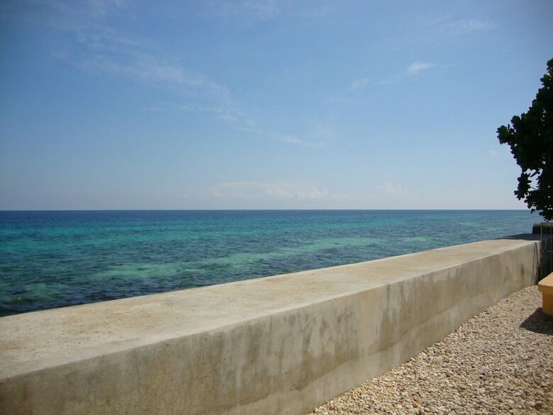 Hotel Luzmin Bh - Beachfront Cottages