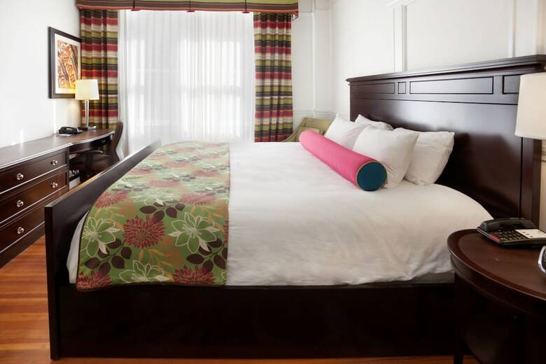 Hotel Gibbs Downtown Riverwalk