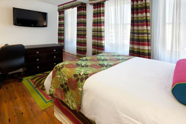 Hotel Gibbs Downtown Riverwalk