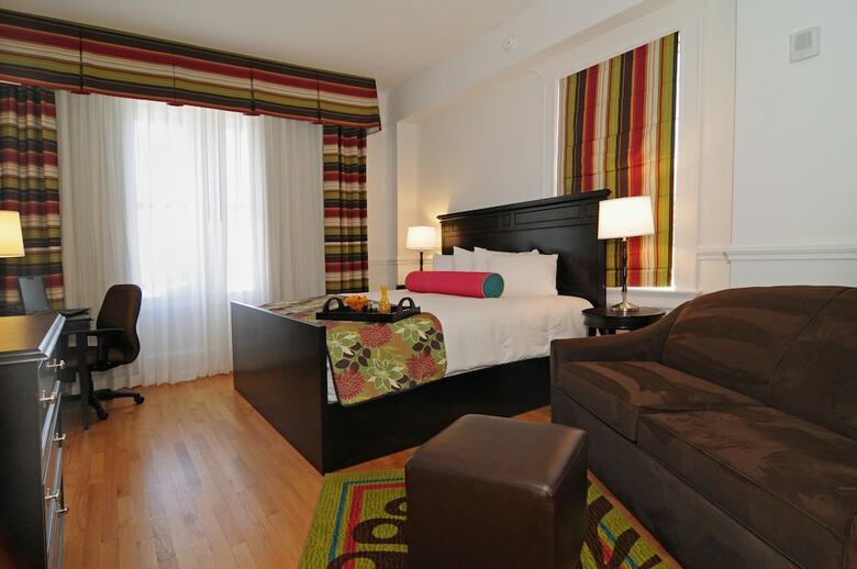 Hotel Gibbs Downtown Riverwalk