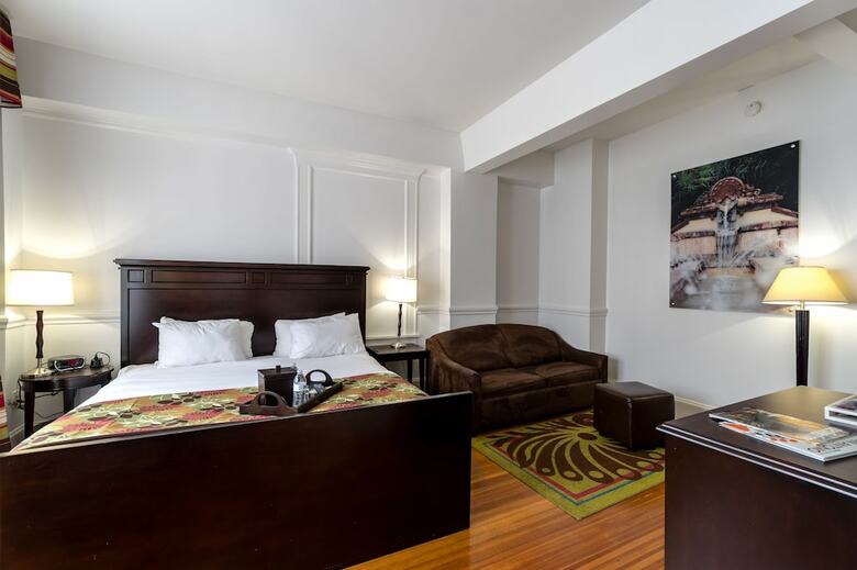Hotel Gibbs Downtown Riverwalk