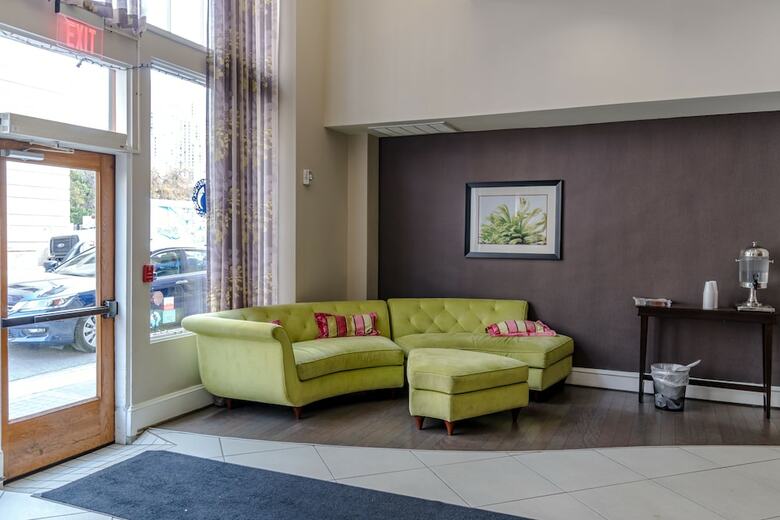 Hotel Gibbs Downtown Riverwalk