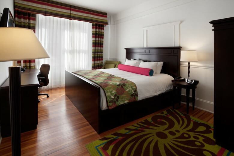 Hotel Gibbs Downtown Riverwalk