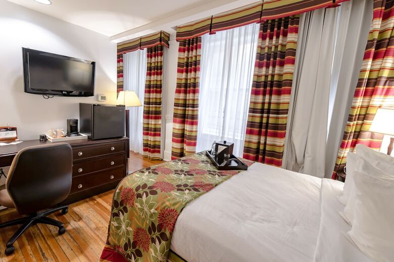 Hotel Gibbs Downtown Riverwalk