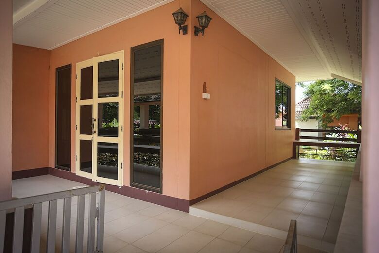 Hotel Phalaburi Resort