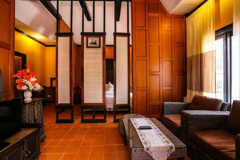 Hotel Phalaburi Resort