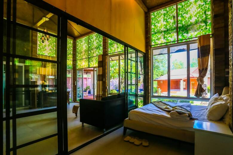 Hotel Phalaburi Resort