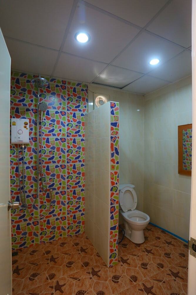 Hotel Phalaburi Resort