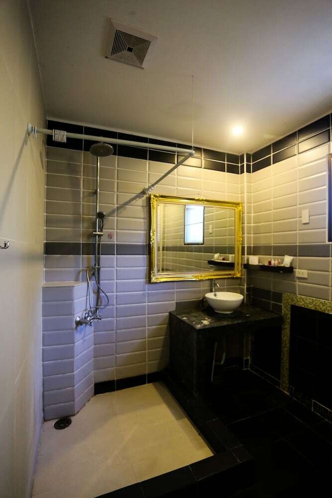 Hotel Phalaburi Resort
