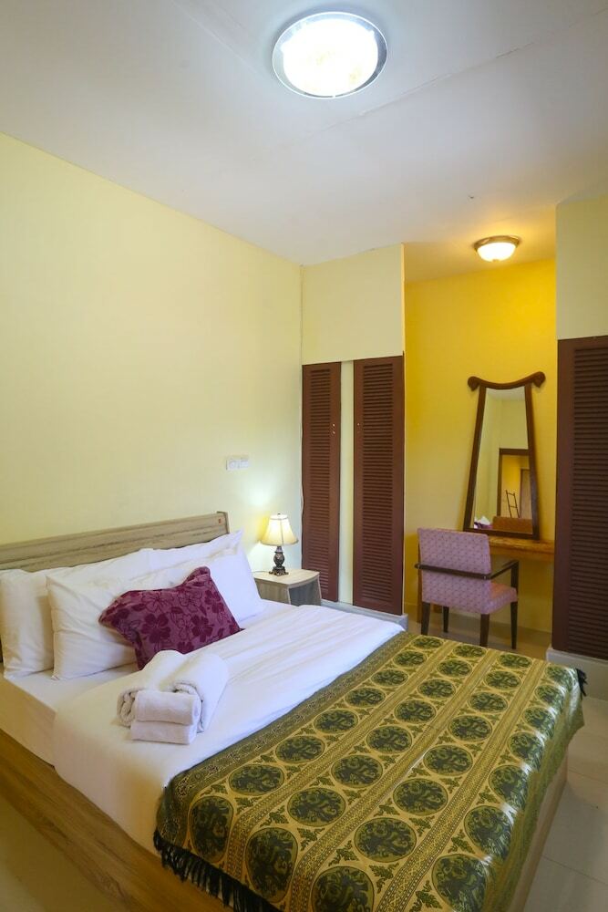 Hotel Phalaburi Resort