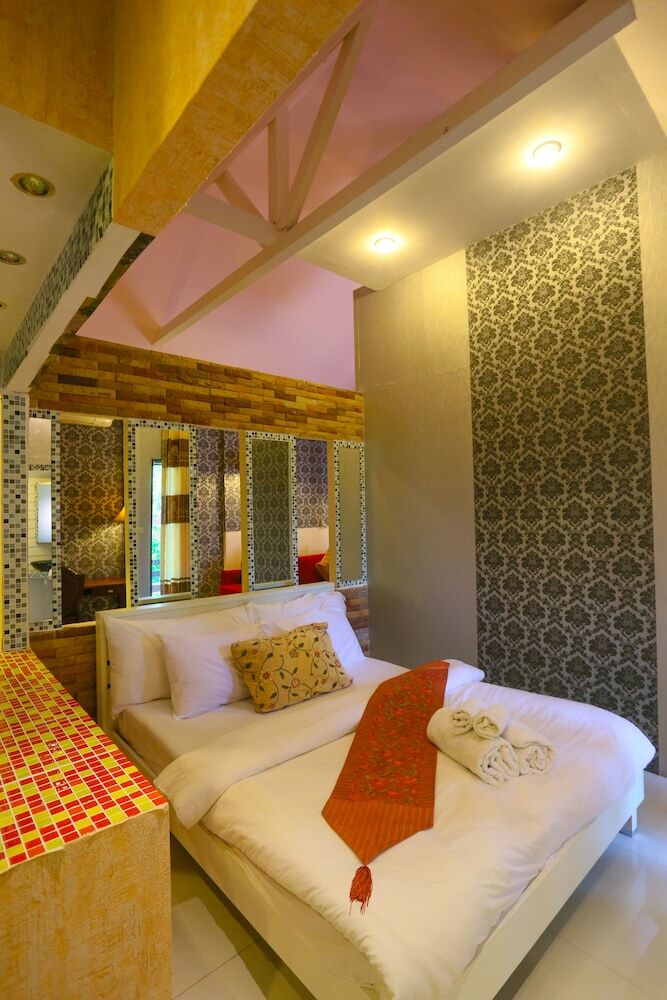 Hotel Phalaburi Resort