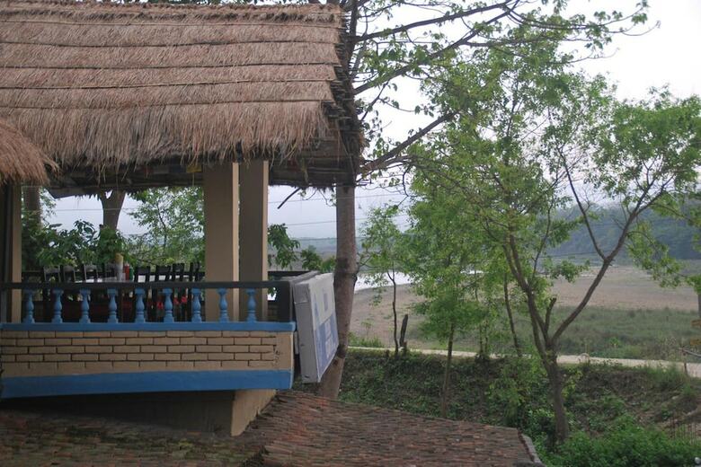 Hotel Chitwan Tiger Camp