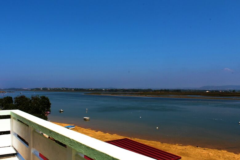 Hostal Faro Beach Life Hostel