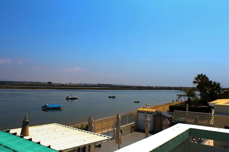 Hostal Faro Beach Life Hostel