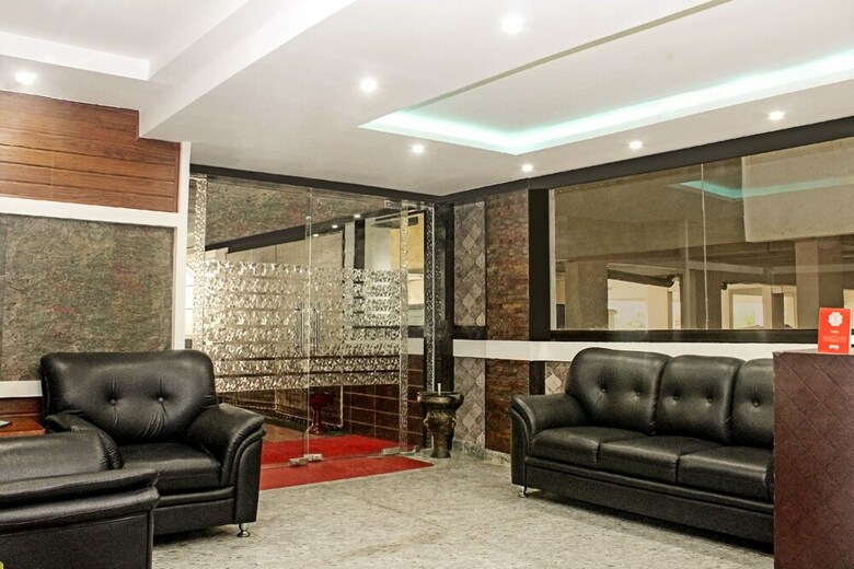 Oyo 23743 Hotel Nash Inn