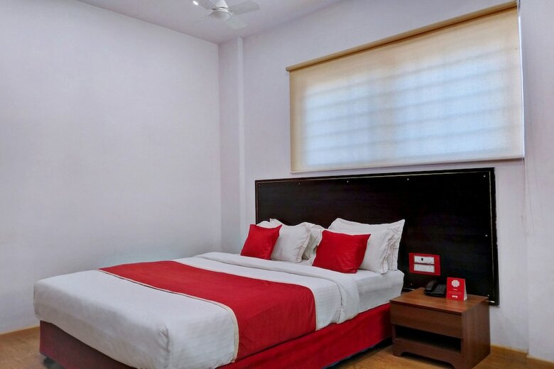 Oyo 6144 Hotel M Plaza