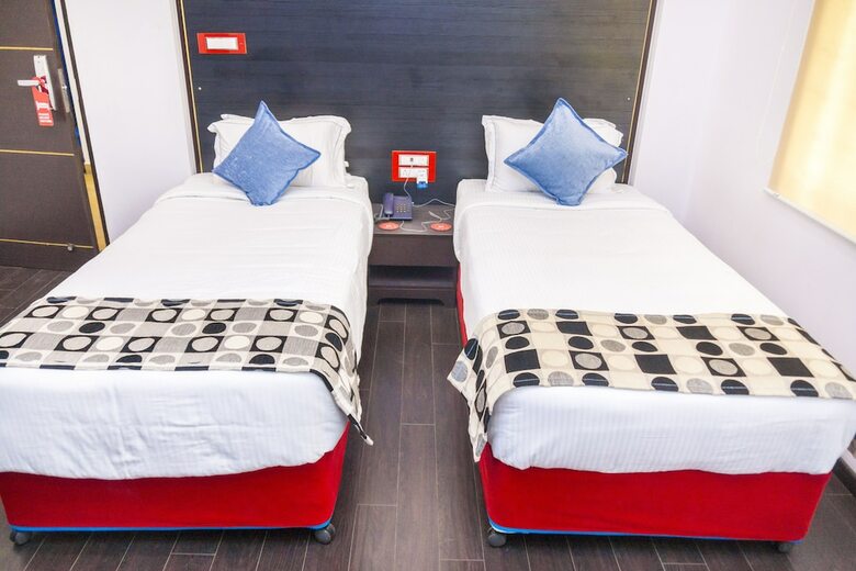 Oyo 6144 Hotel M Plaza