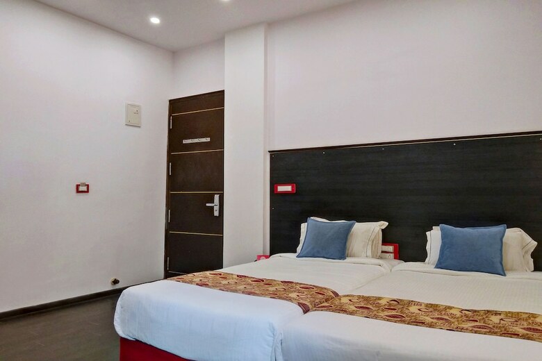 Oyo 6144 Hotel M Plaza
