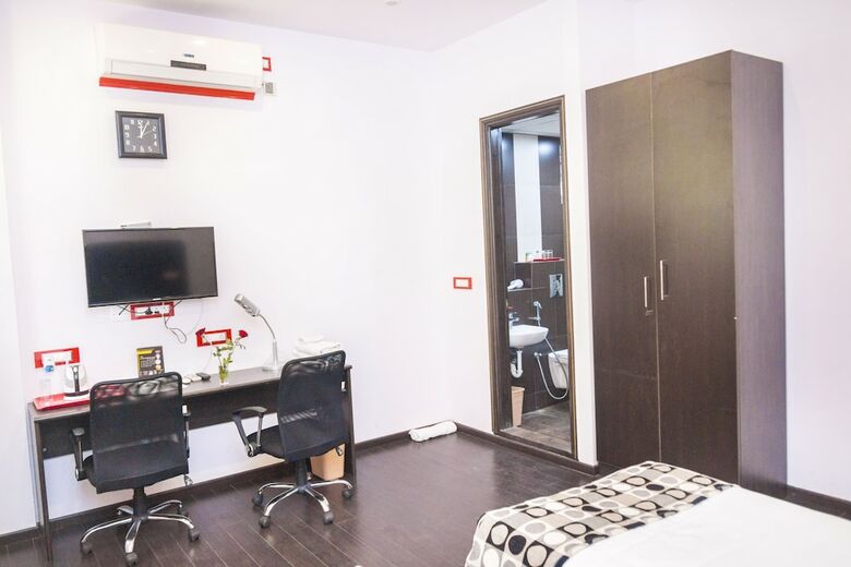 Oyo 6144 Hotel M Plaza