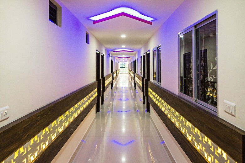 Hotel Oyo 5683 Sri Sai Suites