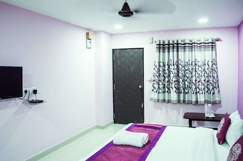 Hotel Oyo 5683 Sri Sai Suites