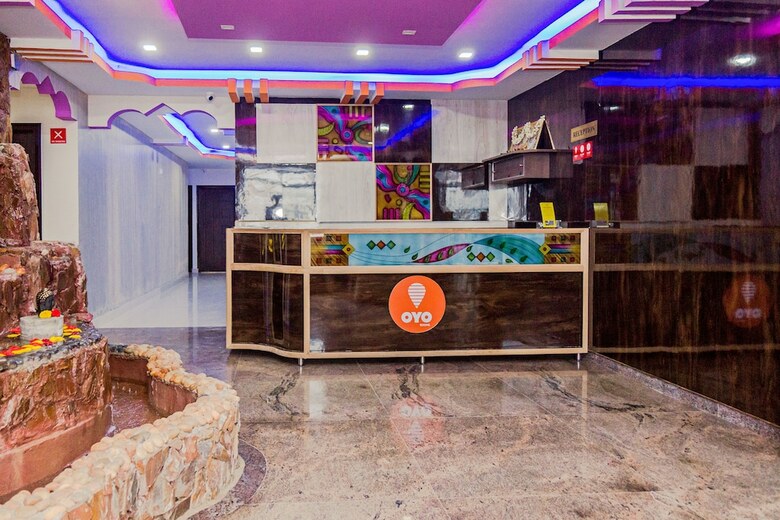 Hotel Oyo 5683 Sri Sai Suites