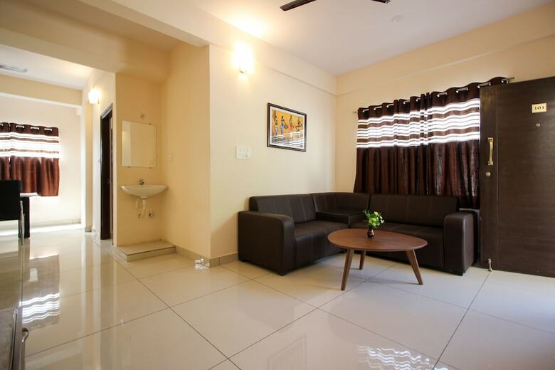 Hotel Oyo 7918 Home Apartment The Premium Services