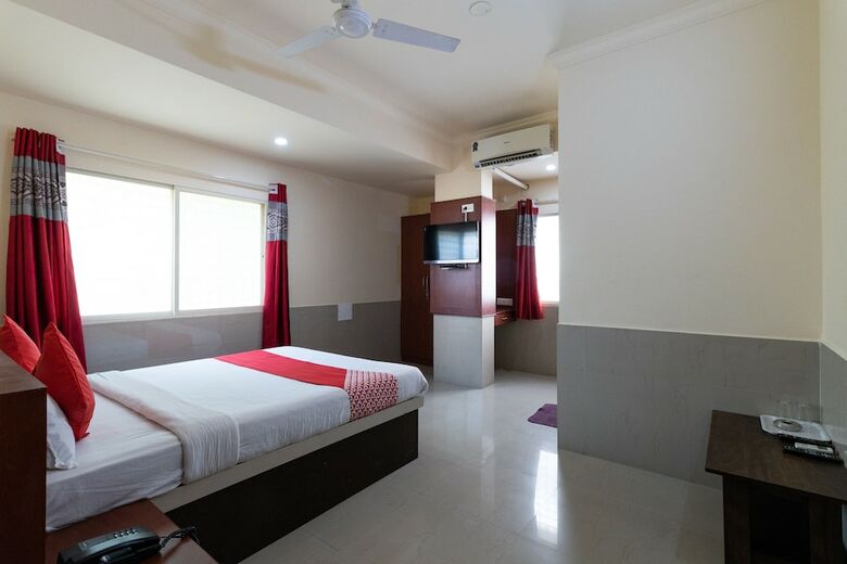 Hotel Oyo 9251 Grand Krishna