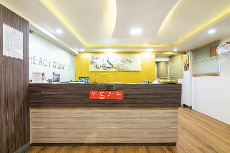 Hotel Oyo 5379 Crown White House
