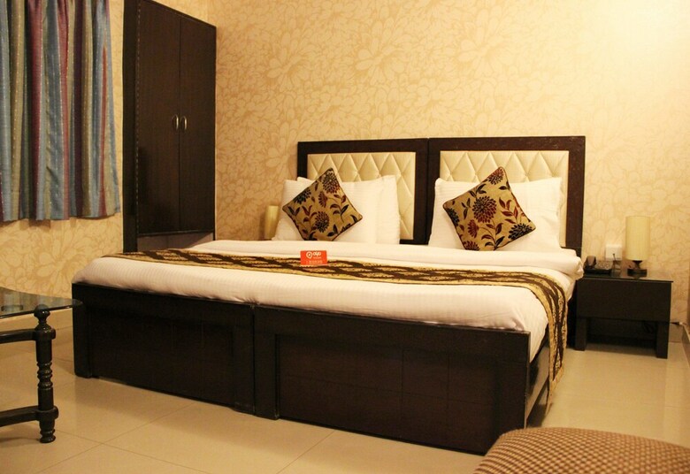 Oyo 2407 Hotel Gera's M1