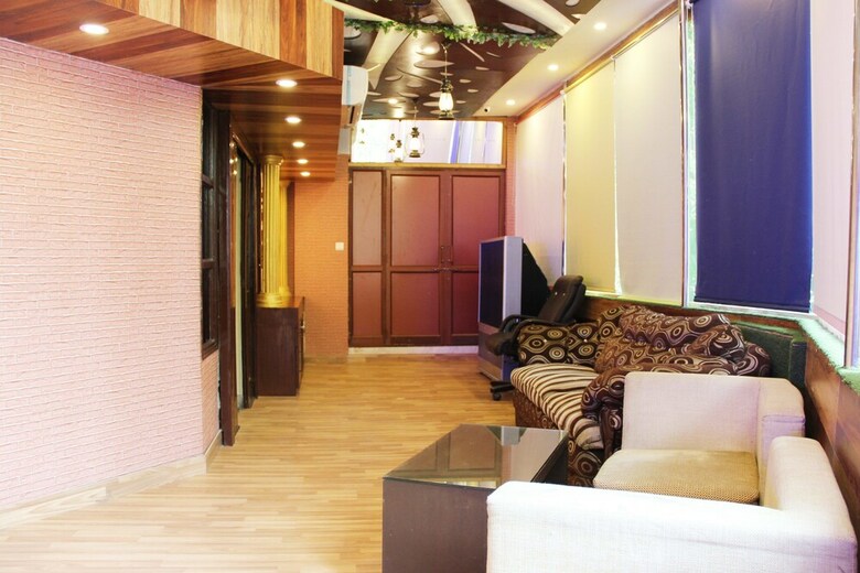 Oyo 2407 Hotel Gera's M1