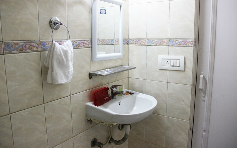 Oyo 2407 Hotel Gera's M1