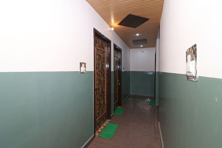 Oyo 2407 Hotel Gera's M1