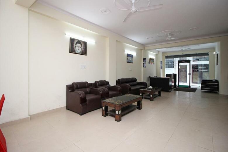 Hotel Oyo 9273 Surya Palace