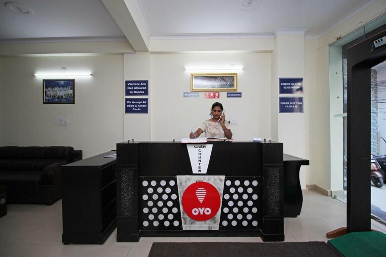 Hotel Oyo 9273 Surya Palace