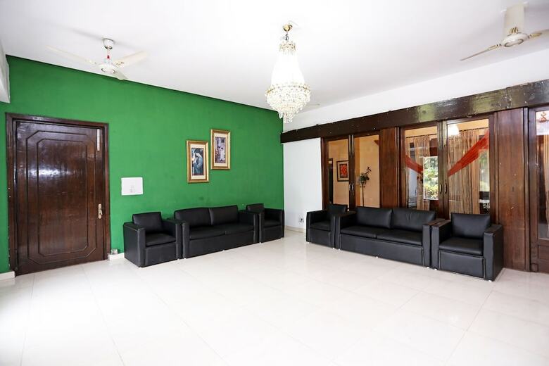 Hotel Oyo 9570 Pulse Impulse Bnb