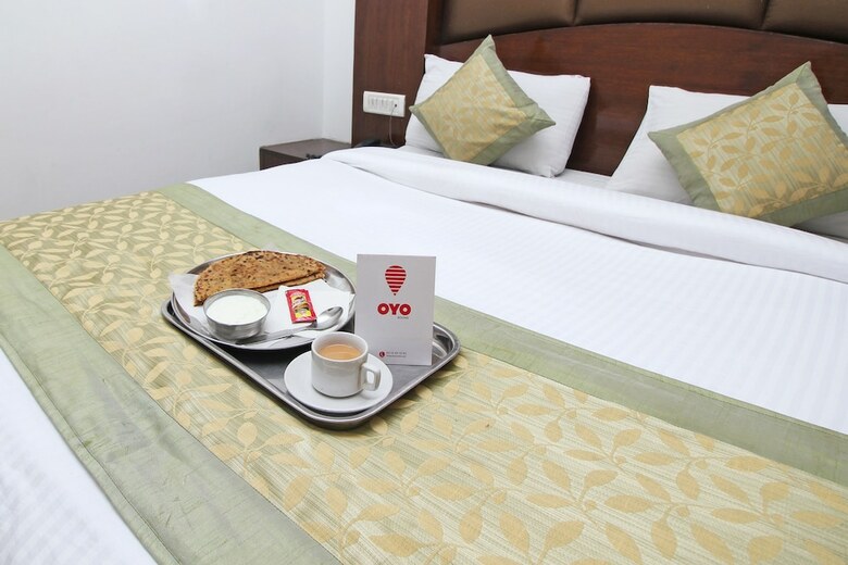 Oyo 8933 Hotel Cg International