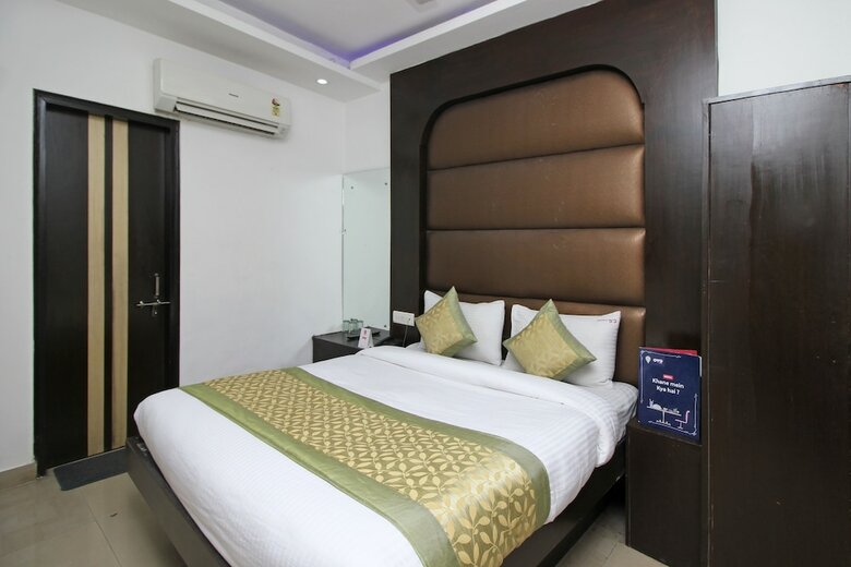 Oyo 8933 Hotel Cg International