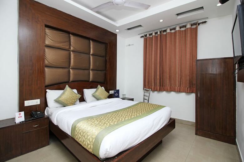 Oyo 8933 Hotel Cg International