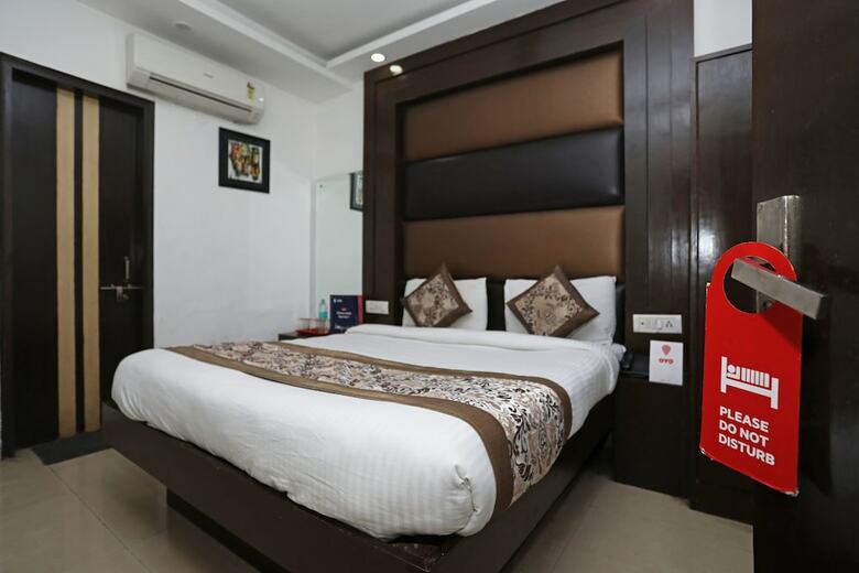Oyo 8933 Hotel Cg International