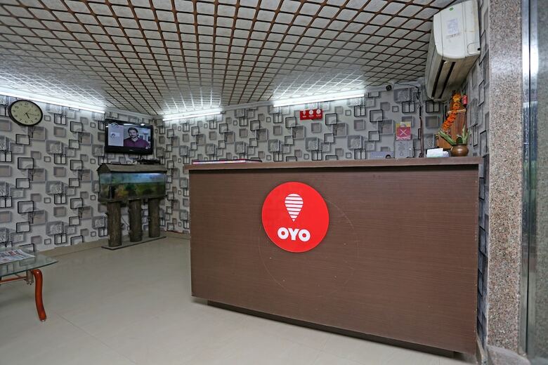Oyo 9786 Hotel Aerolook